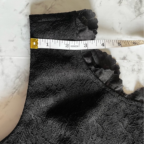 NWT Luna Crop Lace Top Size Small - Picture 3 of 15